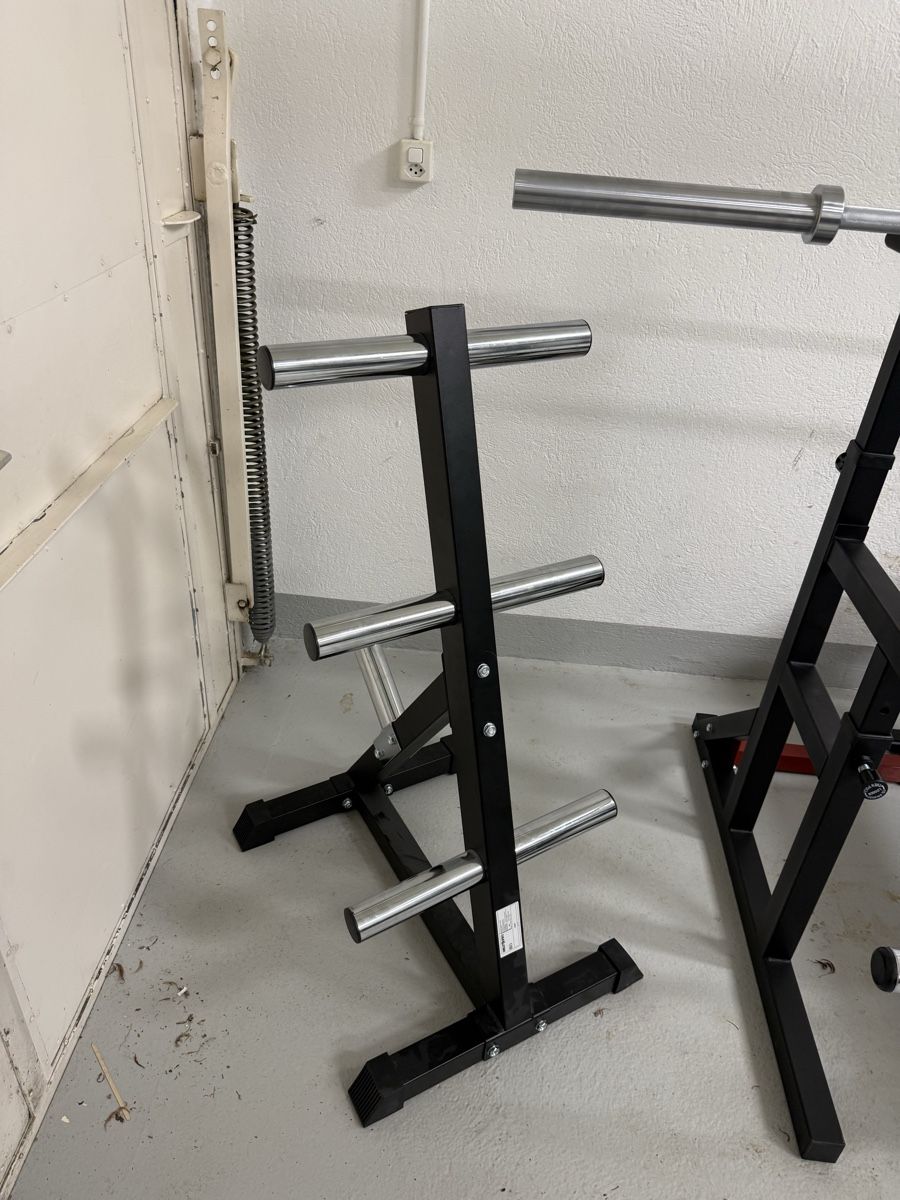 Hometrainer: Weight Bench with Barbell and Weight Rack – Gebraucht aus Wollerau von jam_2kzc 1