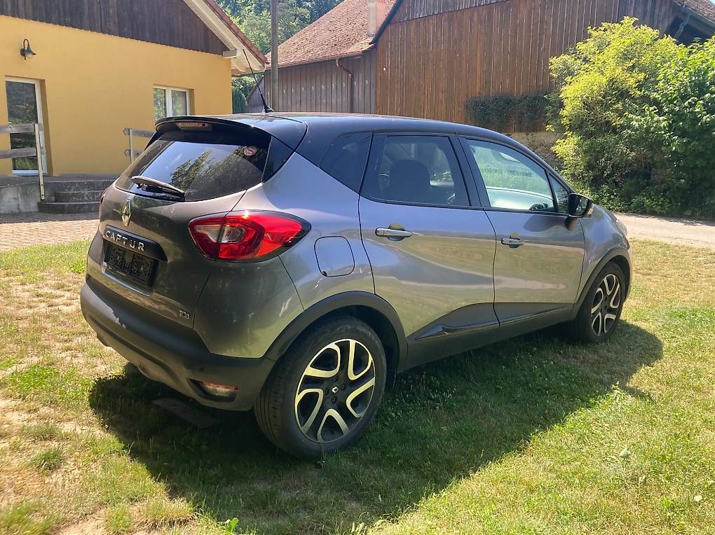 Autos: Renault Captur – D'occasion à Seigneux par Gauthier15 2