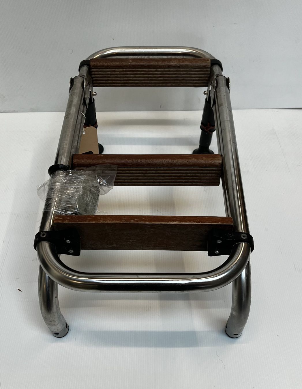 Scale: Trem Badeleitern aus rostfreiem Stahl / 3 Tritt – Usato da Romanshorn venduto da proNautik 1