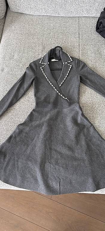 Sandro Vestiti: Elegantes Kleid von Sandro Paris Gr. 34 – Nuovo (secondo la descrizione) da Dietikon venduto da lui_v6cj 2