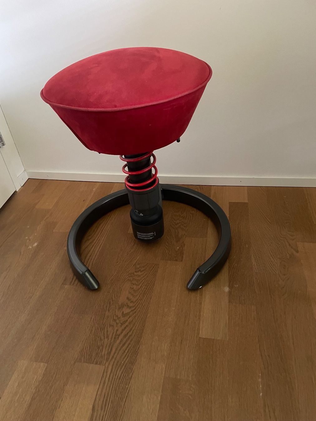 Sgabelli: Original Swopper Bürohocker alcantara Optik rot – Usato da Zürich venduto da subi72 2