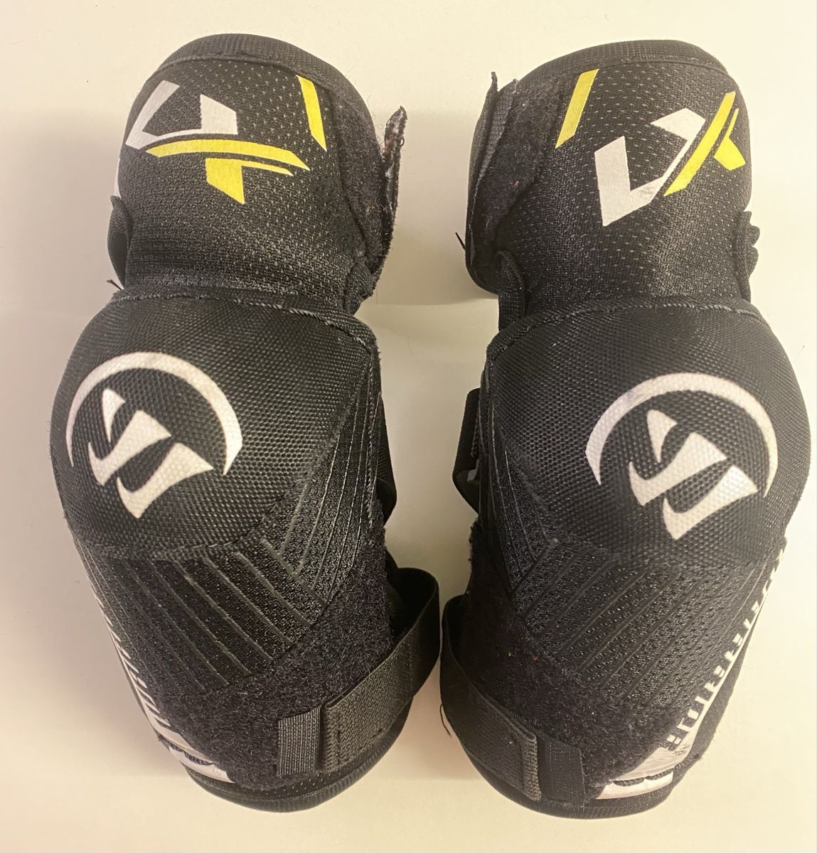 Protezioni & Imbottiture: Warrior Alpha LX Pro Ellenbogen-Schoner YTH – Usato da Volketswil venduto da 9394 1