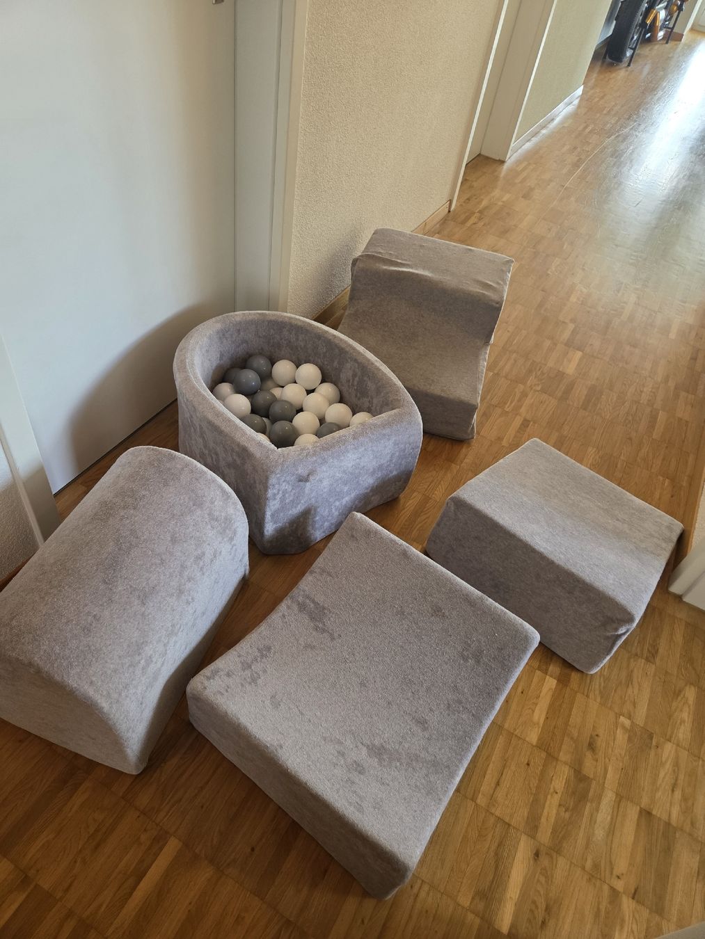Jouets: Bällenbad inkl. vers. Schaumstoffelemente – D'occasion à Bonstetten par Paris_18 2