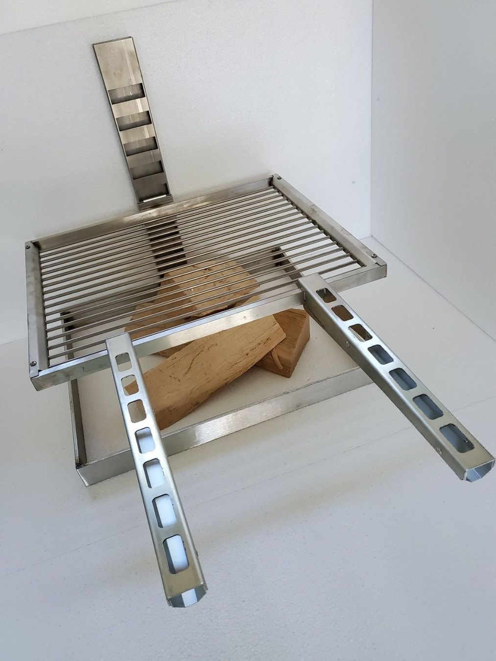 Griglie: Grillrost nach Mass – Nuovo e nell'imballaggio originale da Einsiedeln venduto da Jaeggi-Gartenfeuer