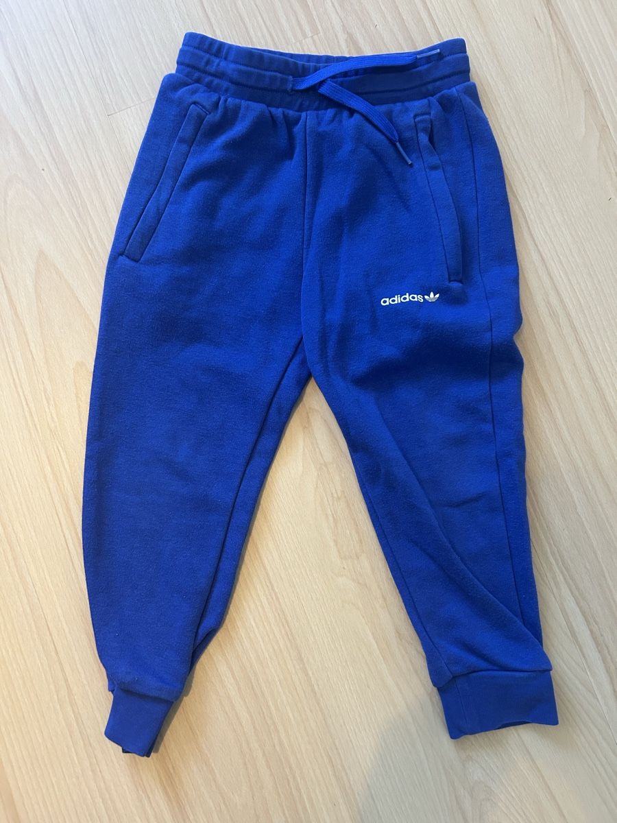 Adidas Lotti & Set di vestiti: Adidas Trainer, Grösse 110, Top Zustand! – Usato da Züberwangen venduto da Cindarellina13 3