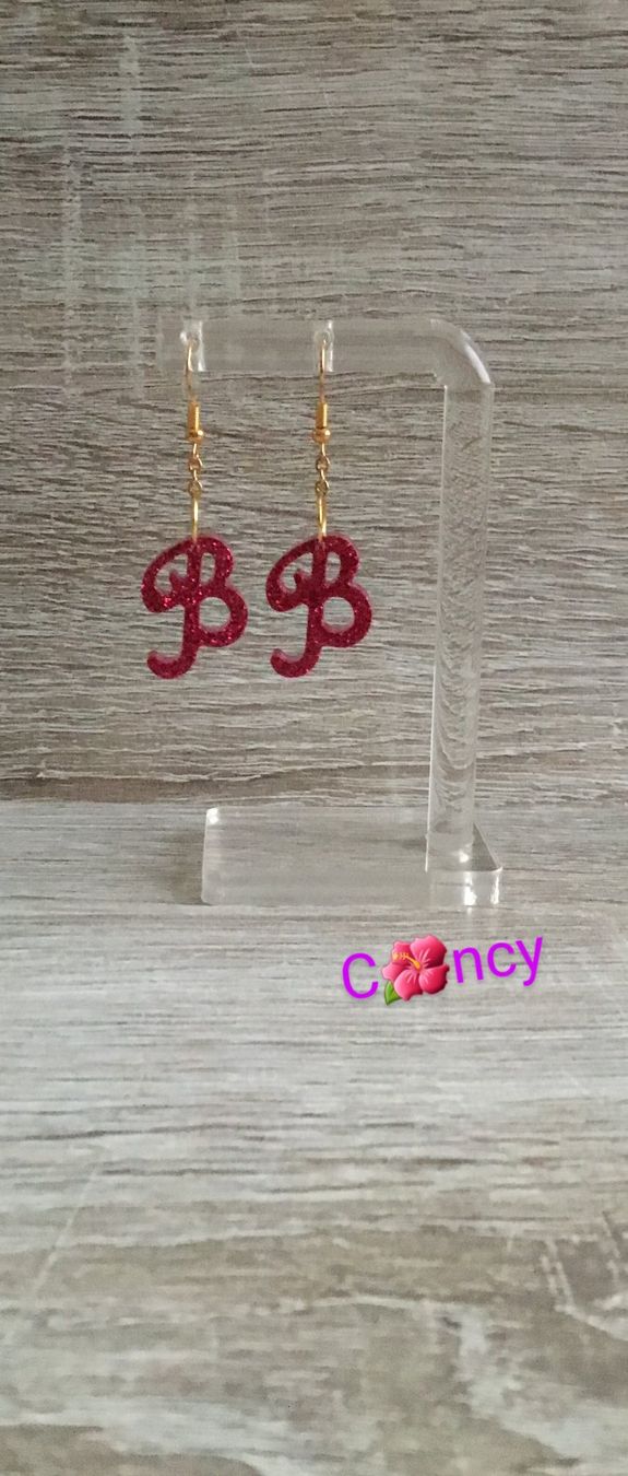 Orecchini pendenti & Orecchini a lobo: Boucle d’oreille en lettre – Nuovo e nell'imballaggio originale da Genève venduto da mir_qfr5 2