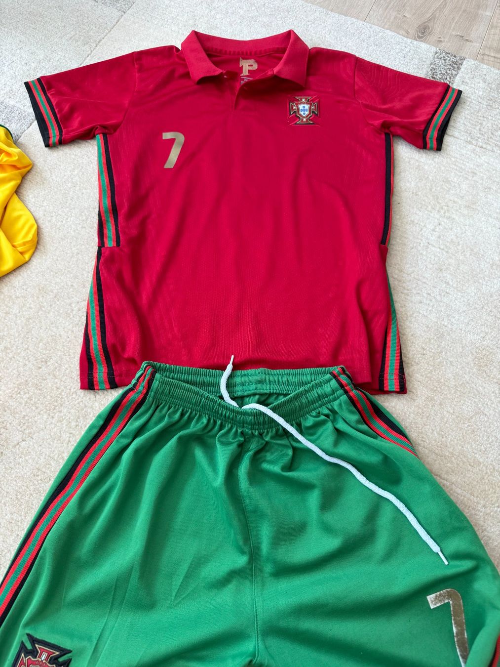Trainer, Turnhosen & -trikots: ensemble foot 128-136cm Ronaldo – Gebraucht aus Chambésy von mariuselus 2