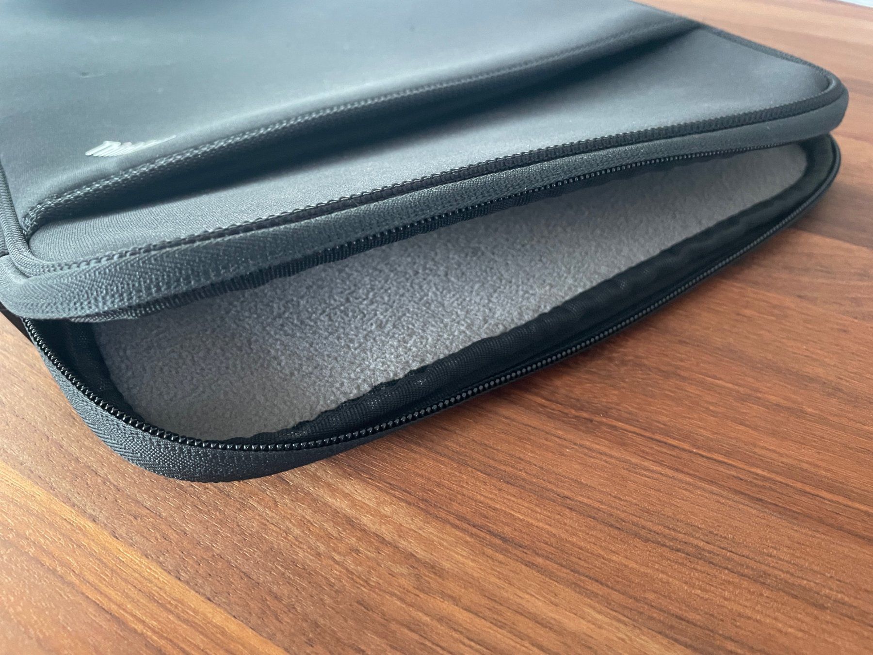 Lenovo Borse: Laptop Schutzhülle / Sleeve / Tasche 14" – Nuovo e nell'imballaggio originale da Laupen BE venduto da sabale 4