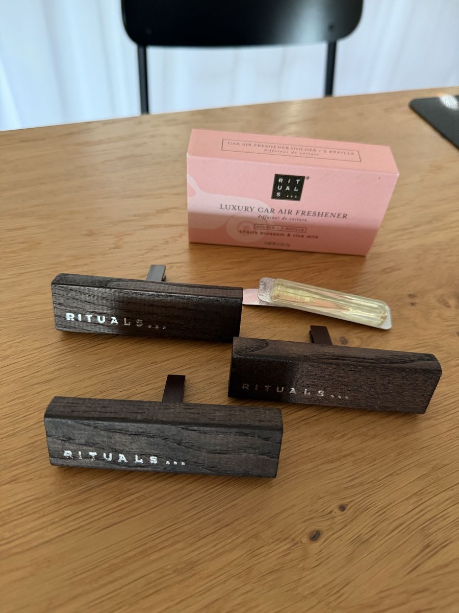 Rituals Spray per ambienti: 3x RITUALS Auto Lufterfrischer Holder +1x Refills Cherry – Nuovo (secondo la descrizione) da Rudolfstetten venduto da Coile