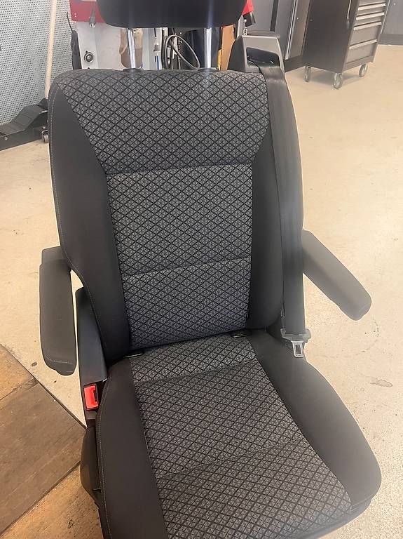 VW Altri accessori per camping: VW Drehsitze T5/T6/T6.1 – Usato da Zollikofen venduto da Mufu2 3