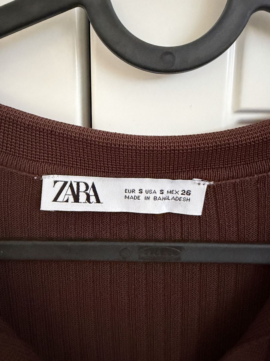 Zara Top: Pull Zara bordeaux côtelé, taille M – Usato da Monthey venduto da Sevdije.Kololli 1