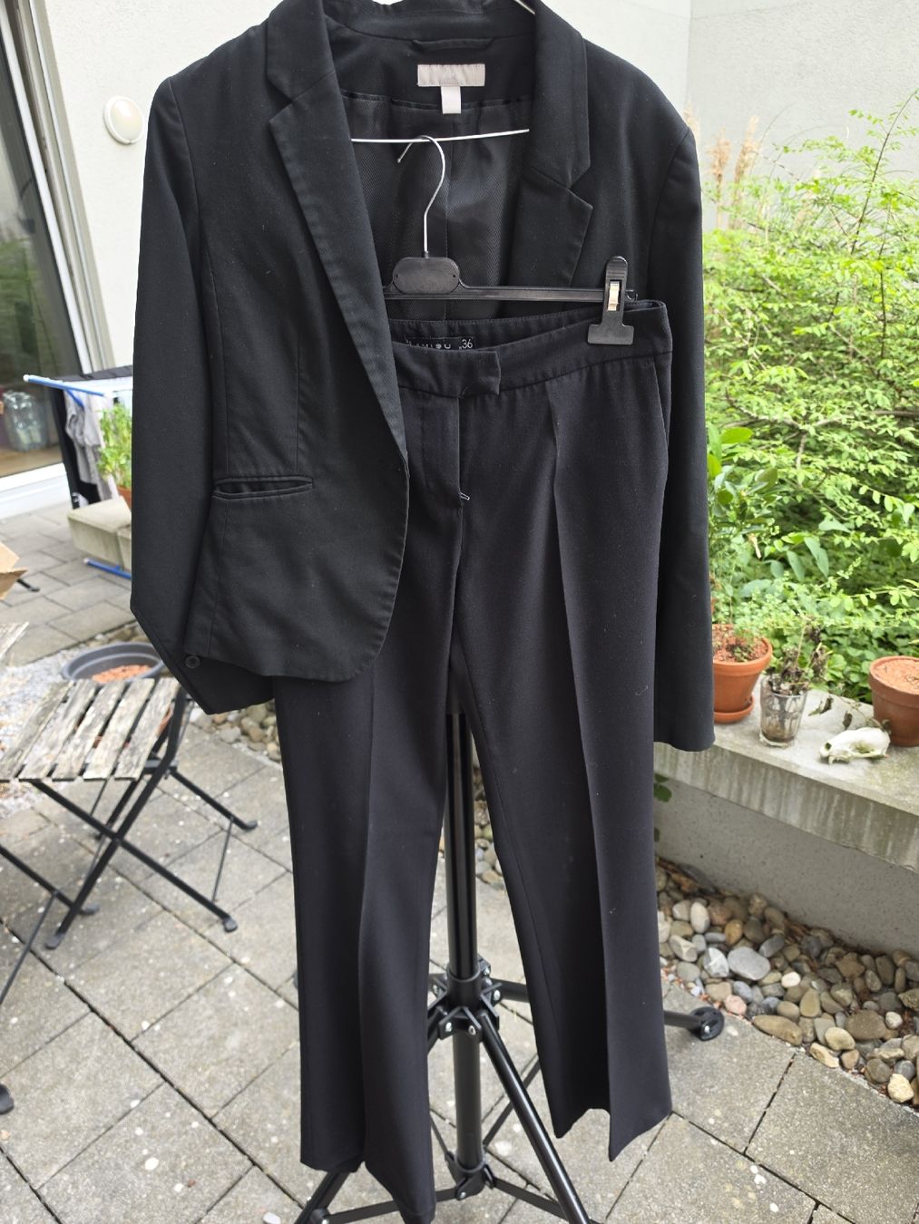 Completi & Tailleur: Anzug Damen schwarz Grösse 36 – Usato da Zürich venduto da cocolin89