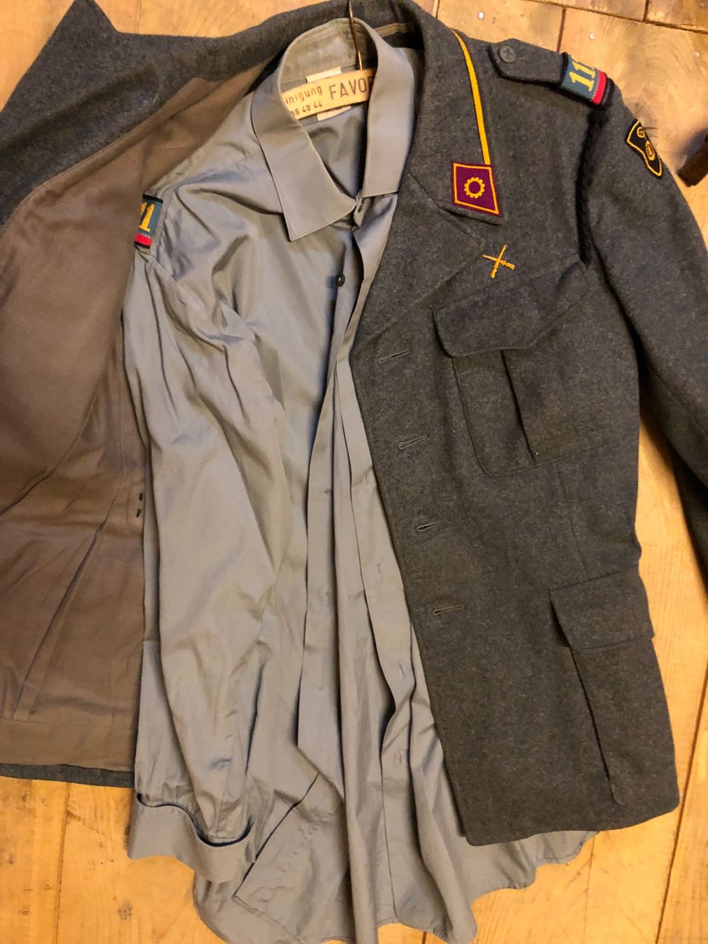 Schweizer Armee Uniformen: Original Schweizer Armee Uniform, Abnahmestempel 1948 – Gebraucht aus Sutz von bf-ltd 2