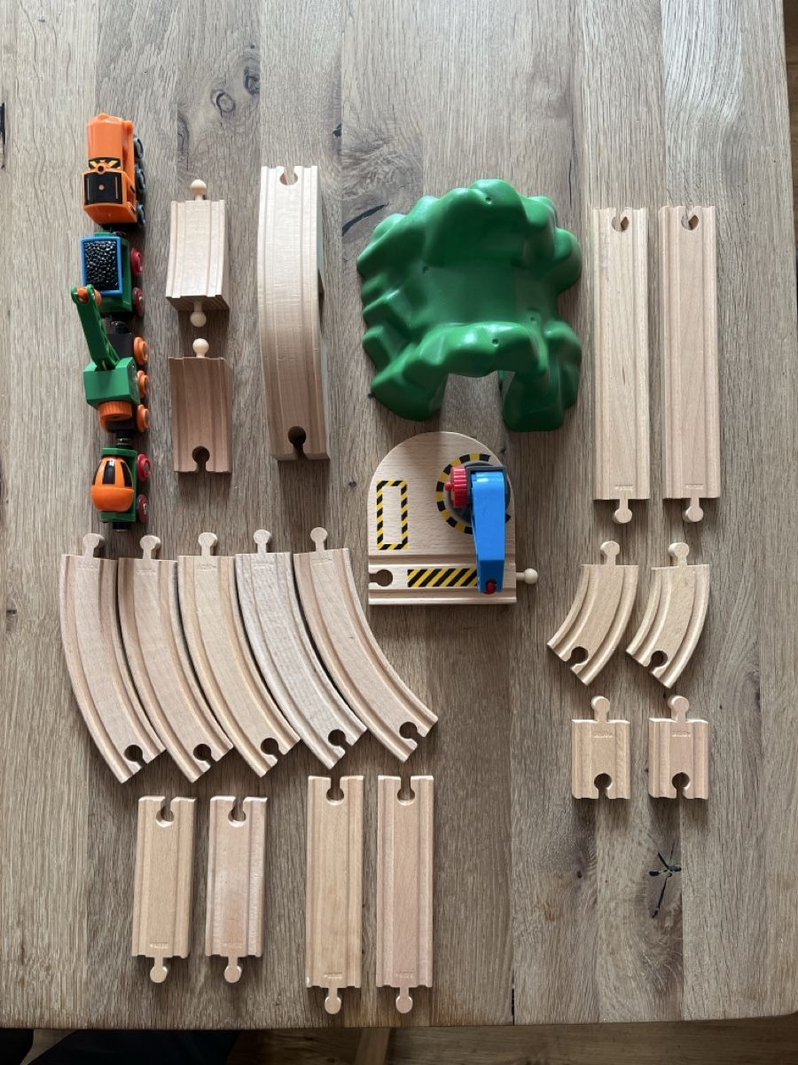 Brio Jouets: Lot de train en bois Brio – D'occasion à Fleurier par inf_7rmv