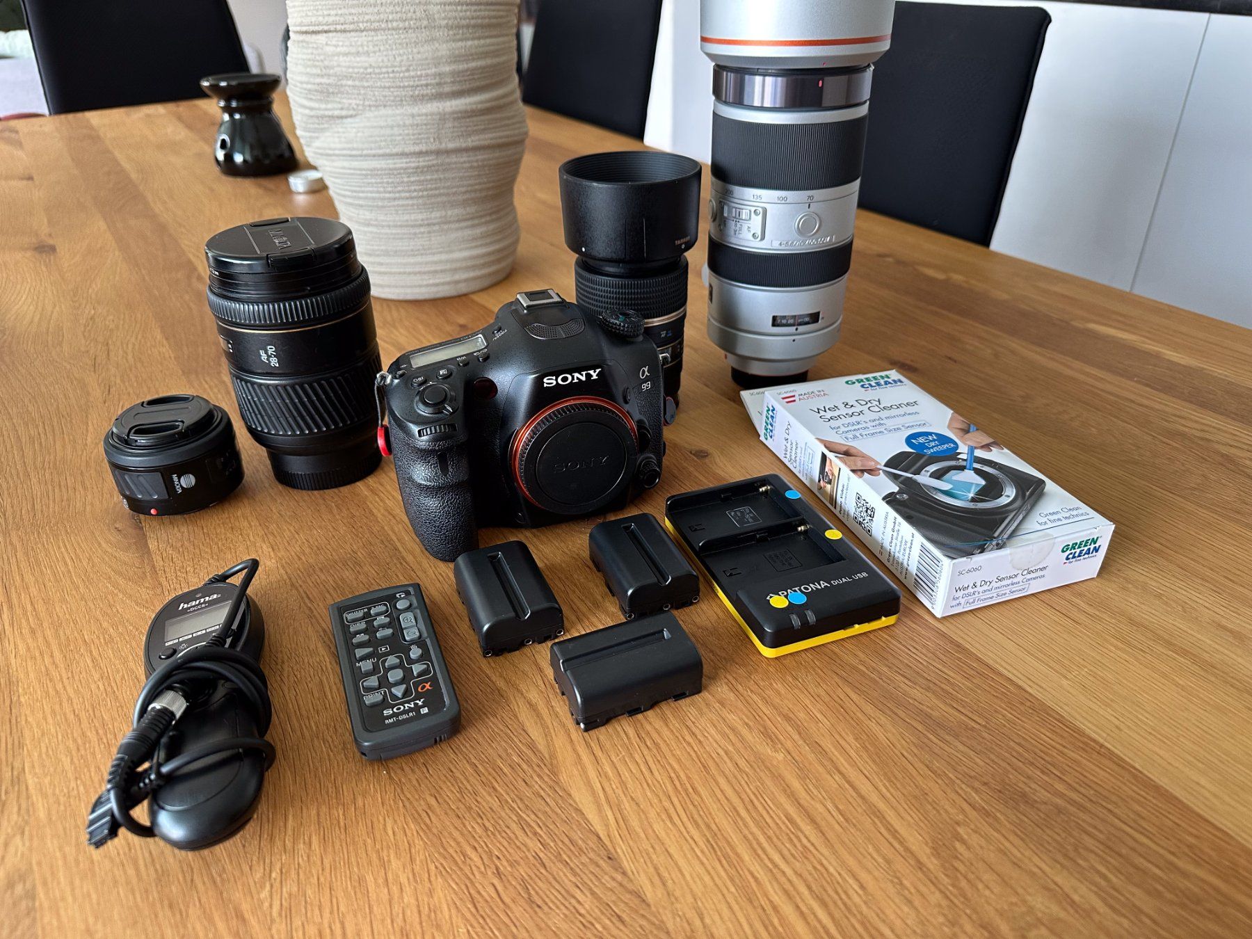 Sony Kamera: Sony Alpha 99 mit 4 Objektiven – Gebraucht aus Unterseen von domhad