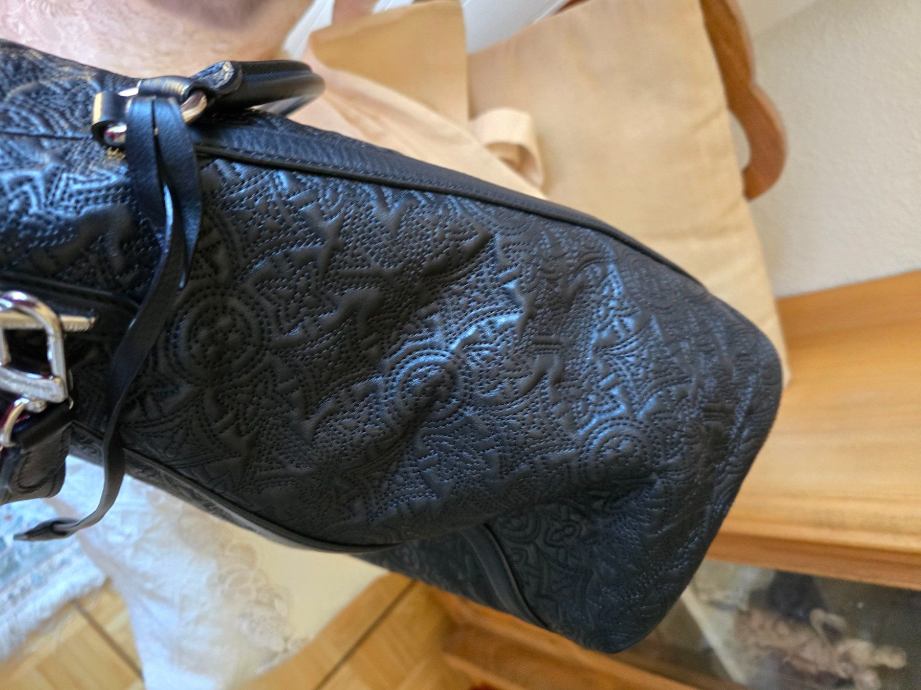 Louis Vuitton Taschen: Louis Vuitton IXIA MM Ledertasche – Gebraucht aus Bottmingen von sandy_2 7