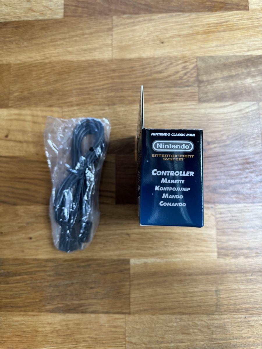 Nintendo Console: Nintendo NES Classic Mini Controller & 2M Verlängerungskabel – Nuovo e nell'imballaggio originale da Sempach venduto da retro-colis 2