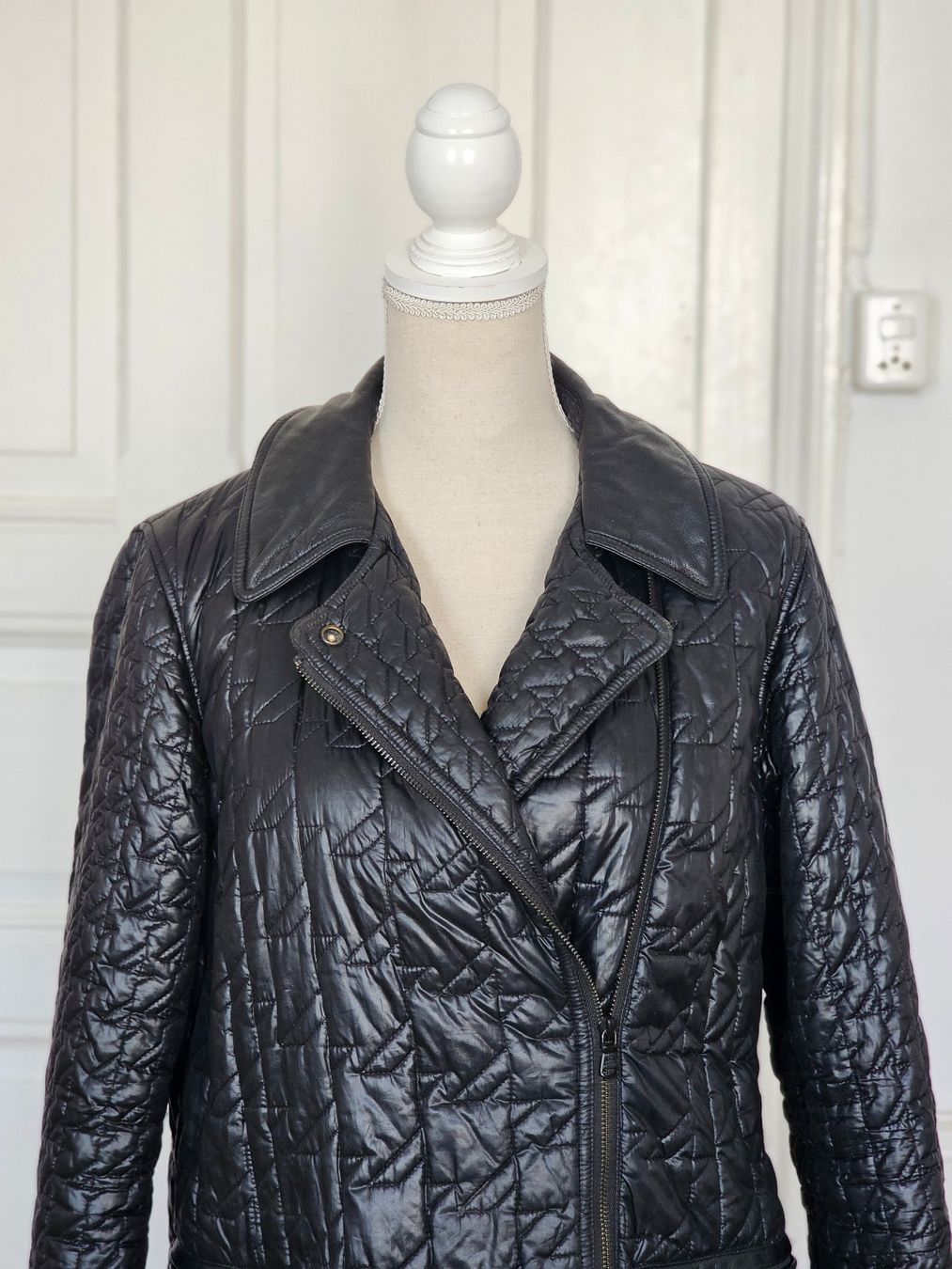Marc Jacobs Cappotti: Schwarzer gesteppter Mantel, Marc Jacobs, Leder, Gr. M – Usato da Ried-Brig venduto da Zzyzx 3