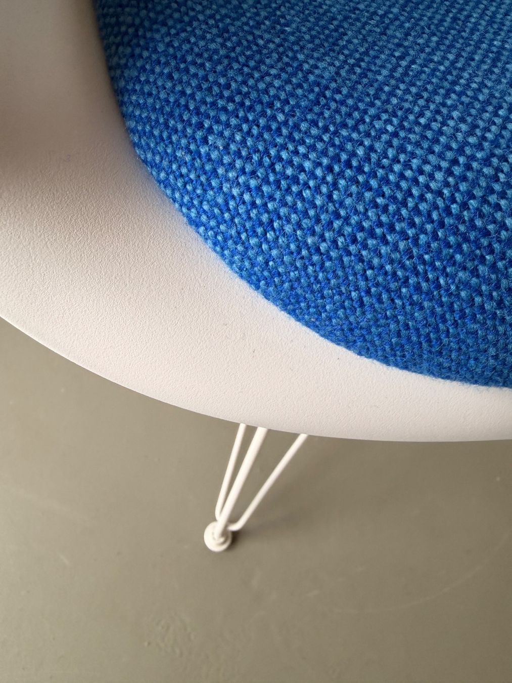 Vitra Sedie: Vitra Eames Plastic Armchair mit Sitzpolster und Metall UG – Usato da Küttigen venduto da Judihui50 3