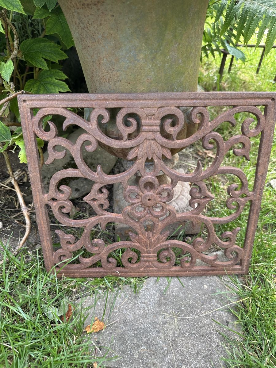 Grilles & Grillages: Gusseisen Gitter Deko – D'occasion à Herrenschwanden par Coke_15