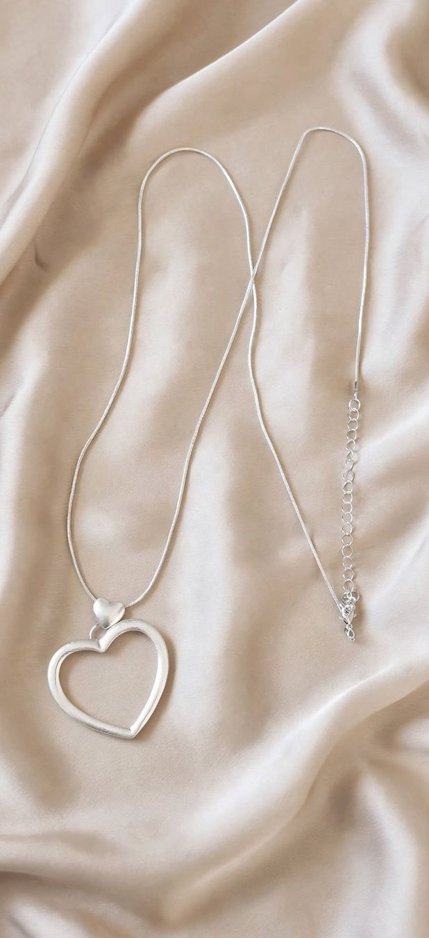 Catenine: Collana lunga con ciondolo a forma di cuore colore argento – Nuovo (secondo la descrizione) da Giubiasco venduto da Stefaniav 4