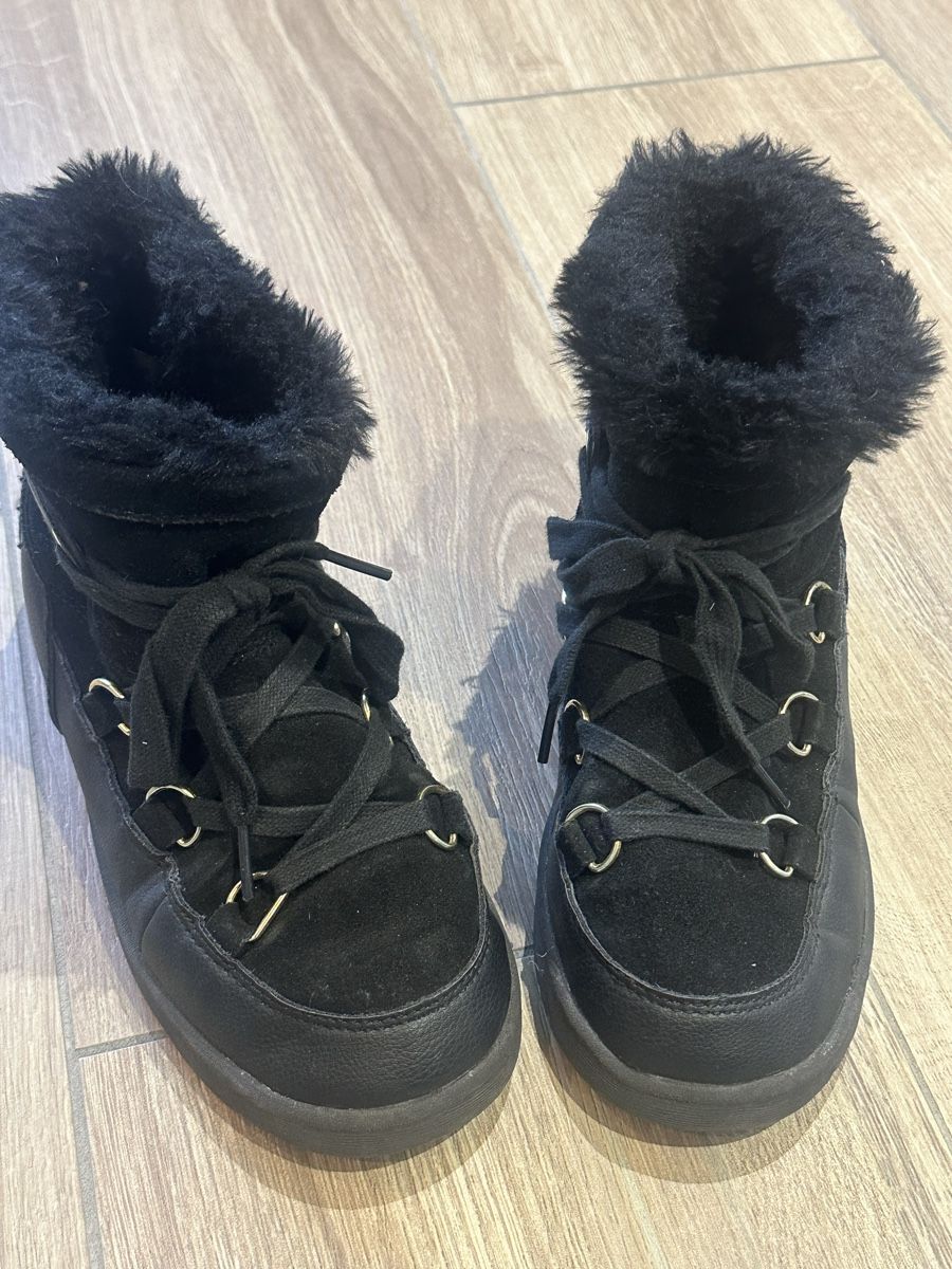 Scarpe da donna: Bottines fourrées noires lacées - Taille 36 – Usato da Le Châble VS venduto da 027_aymon 1