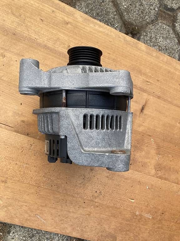 Tutti pezzi di ricambio auto: Bmw Alternator – Usato da Muri AG venduto da Aero96 1