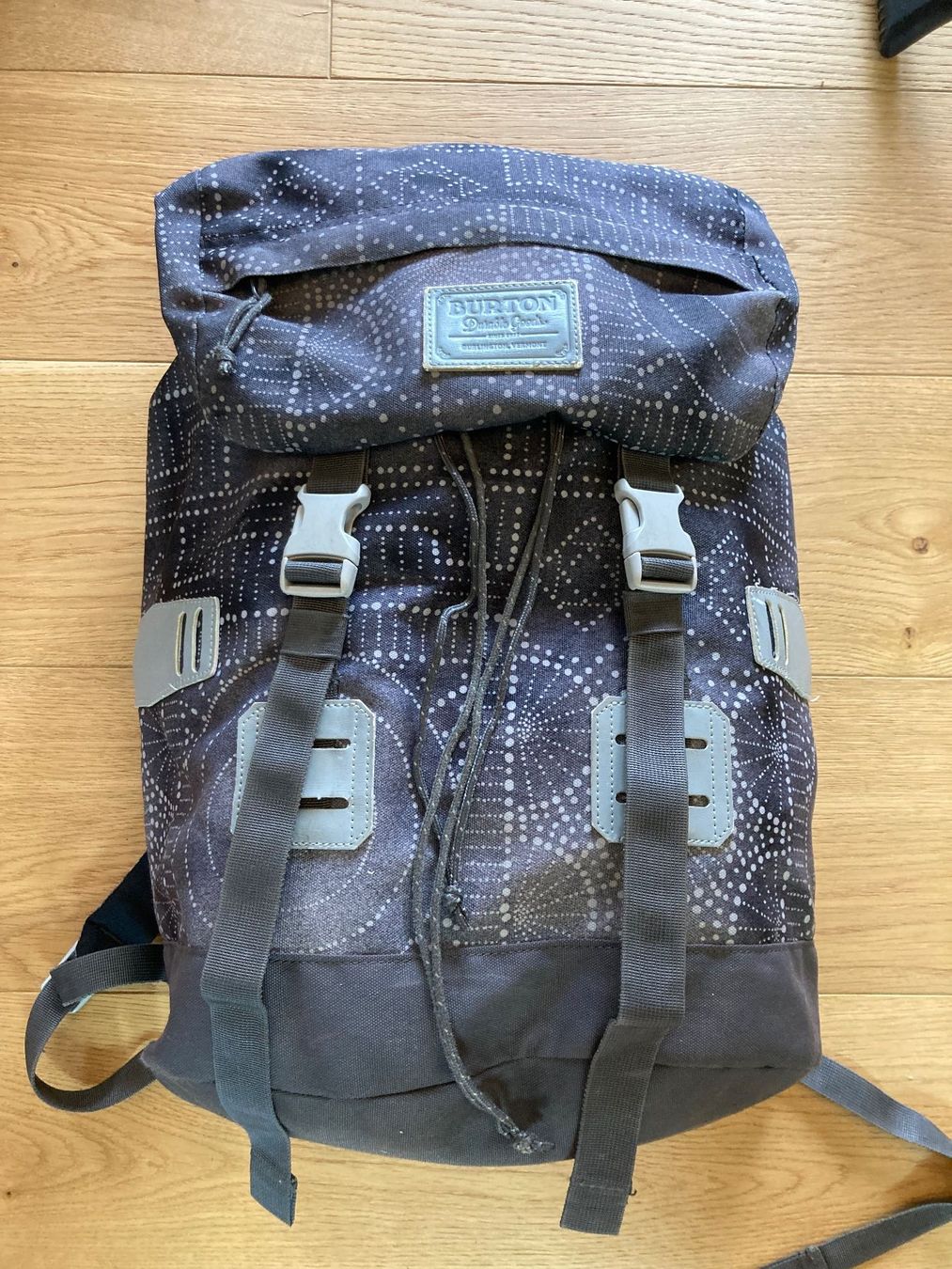 Burton Zaini: BURTON Rucksack ca 30L – Usato da Wichtrach venduto da Aramis3628
