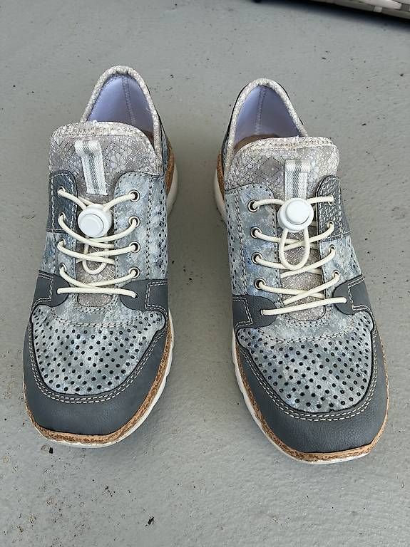 Damenschuhe: Sneaker Rieker – Gebraucht aus Unterägeri von Enya-Antares