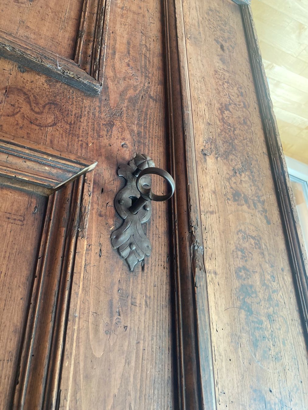 Armadi: Antiker Schrank mit 3 Tablaren – Usato da Meilen venduto da Nabucco10 2