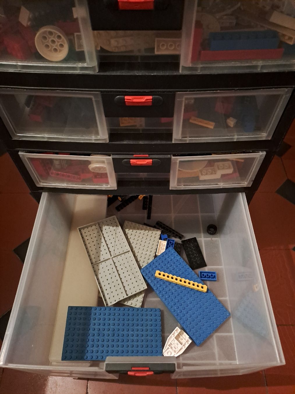 Lego Spielzeuge: Schubladenstock mit Legos – Gebraucht aus Kestenholz von Knox1973 5