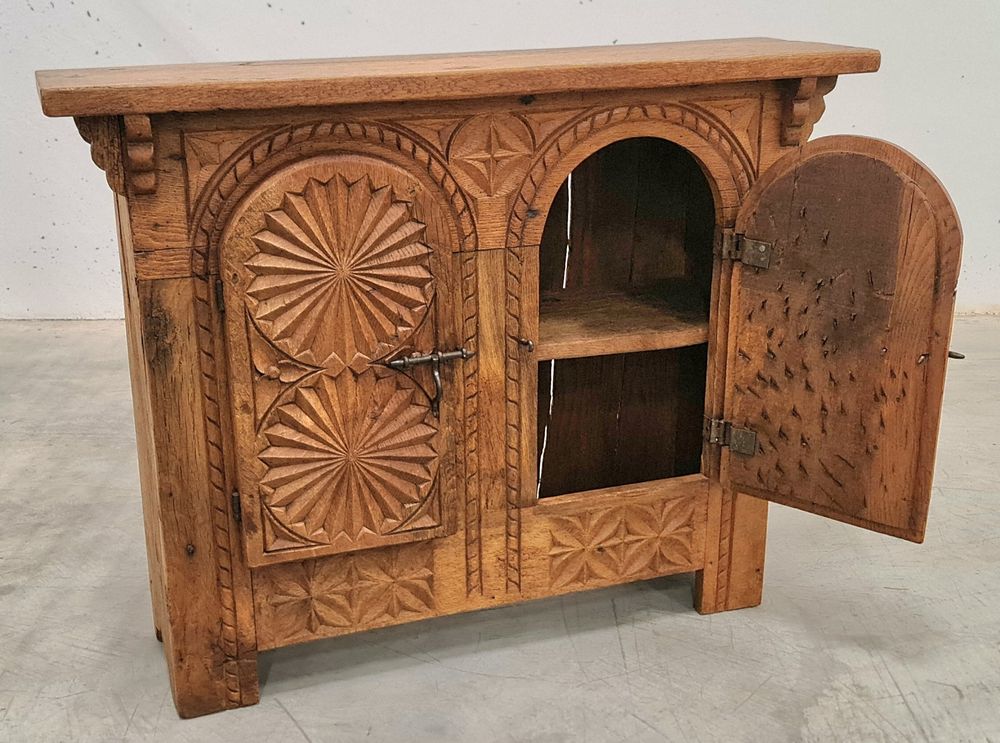 Commodes: ❤️ Antike Kommode ❤️ "Gotischer Stil" %SALE% *Felice_Felix* – D'occasion à Staffelbach par Felice_Felix 5