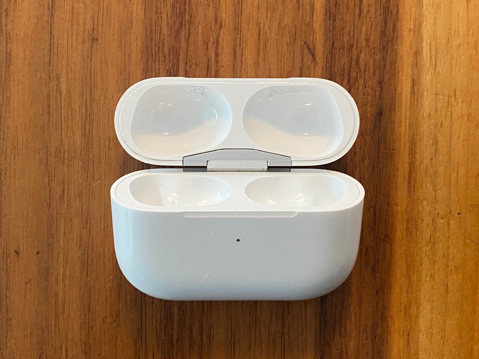 Apple Kopfhörer: Apple AirPods Pro (1st Generation) – Gebraucht aus Gossau SG von  4