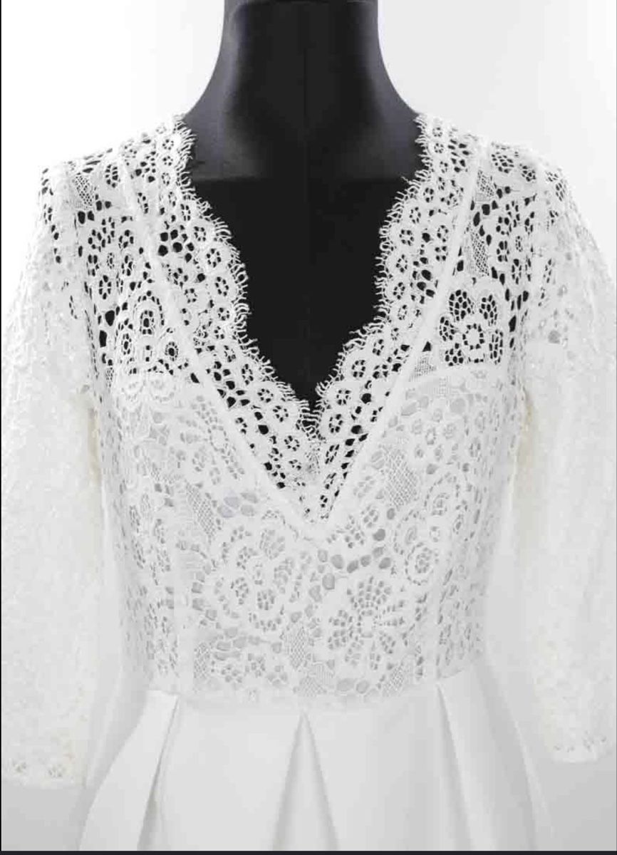 Claudie Pierlot Kleider: Claudie Pierlot Spitzenkleid écru – Gebraucht aus Zürich von prima.01 1