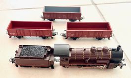 Märklin Dampflok SNCF mit 3 SNCF Güterwagen