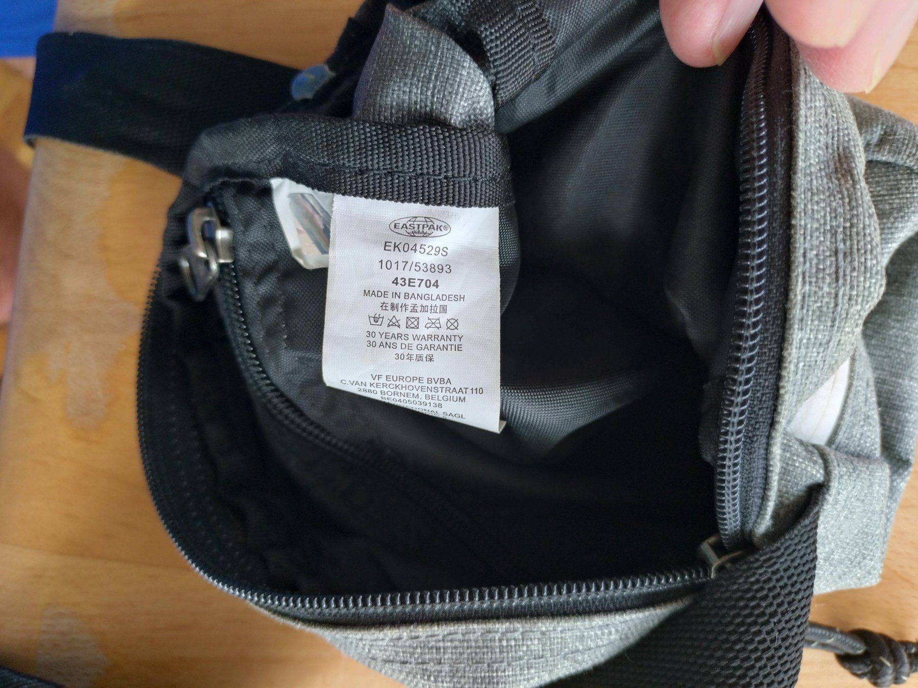 Eastpak Taschen: Umhängetasche klein Eastpak – Gebraucht aus Zürich von gms13 2
