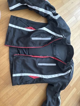 Motorradjacke mit Protektoren