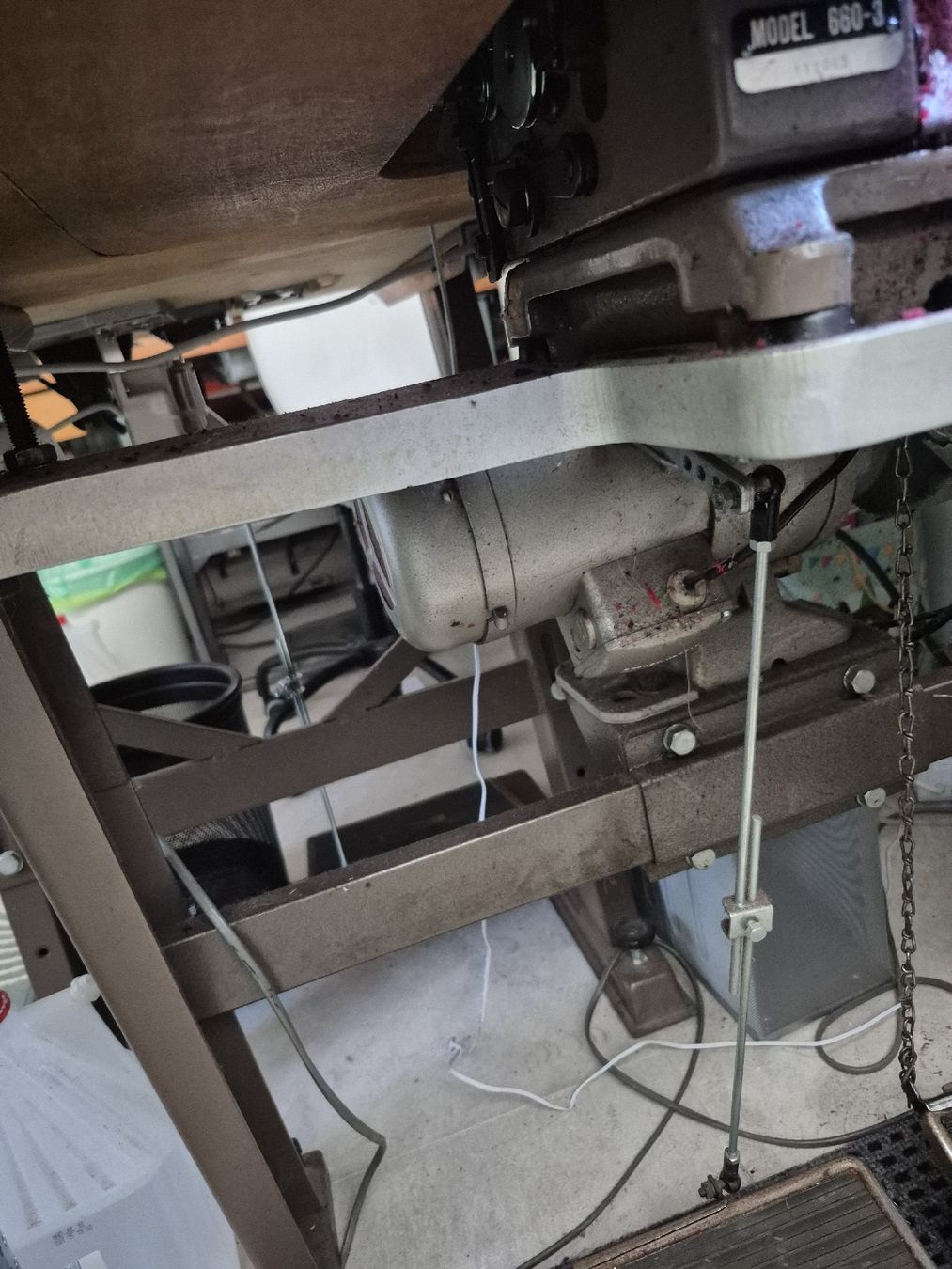 Tutte le macchine: surjetteuse 2 aiguilles industrielle  – Usato da Obermumpf venduto da Dadacaramel 1