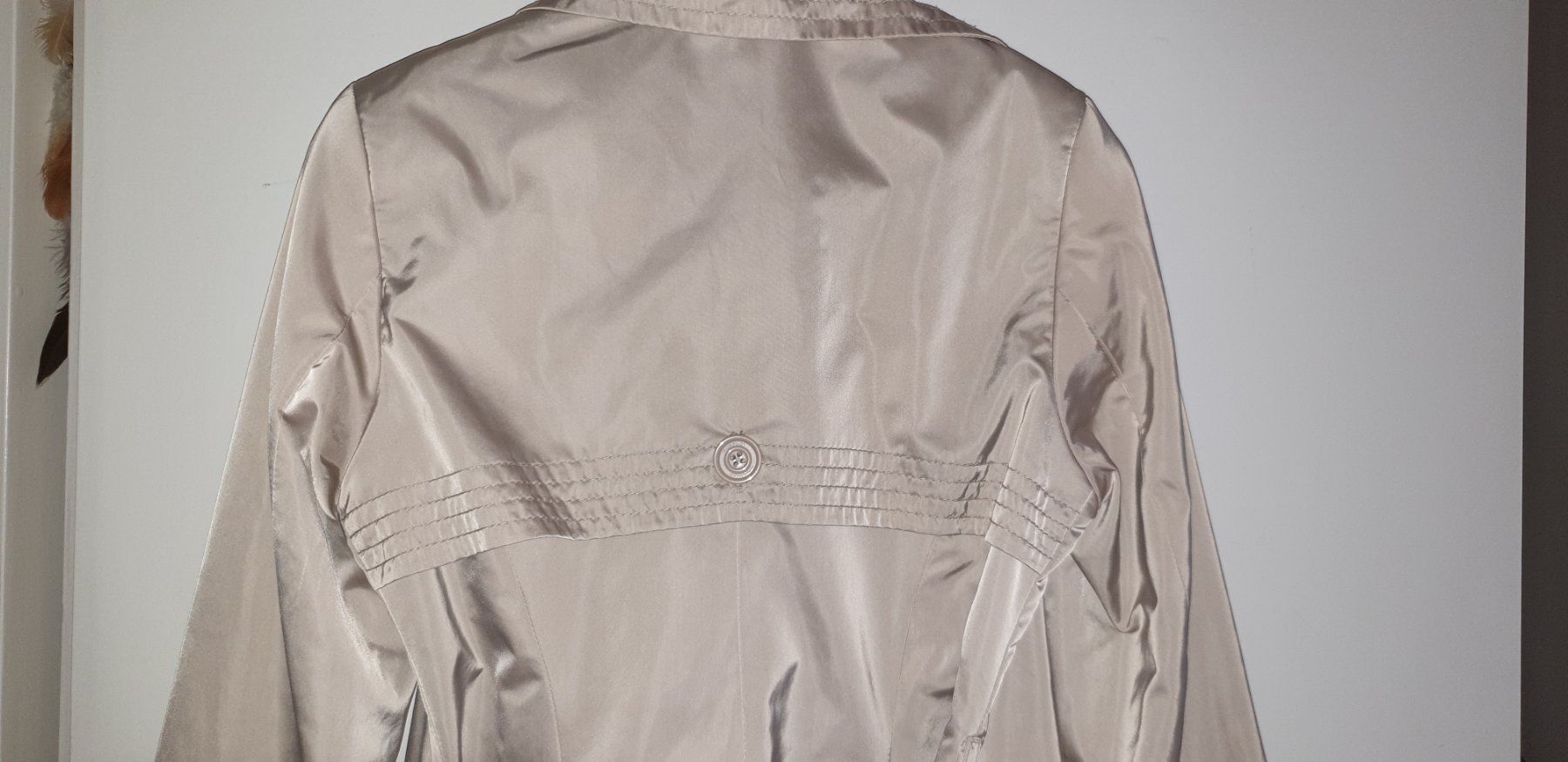 Cappotti: Trenchcoat Beige gr 34/36 – Usato da Gwatt (Thun) venduto da Letzte-Chance-III 3