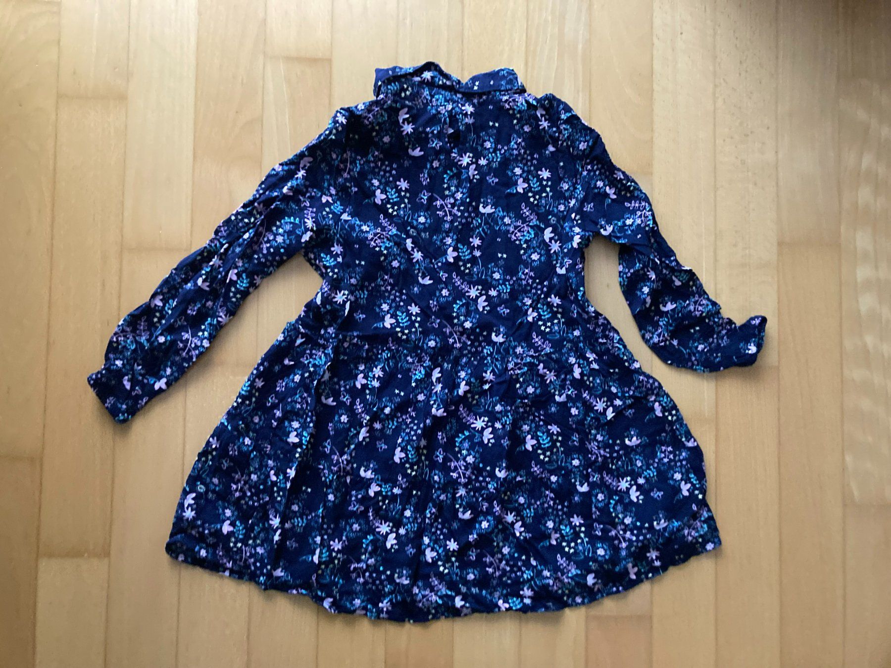 Vestiti & Gonne: Dünnes dunkelblaues Kleid mit Blumen – Usato da Muttenz venduto da Juvenile33 1