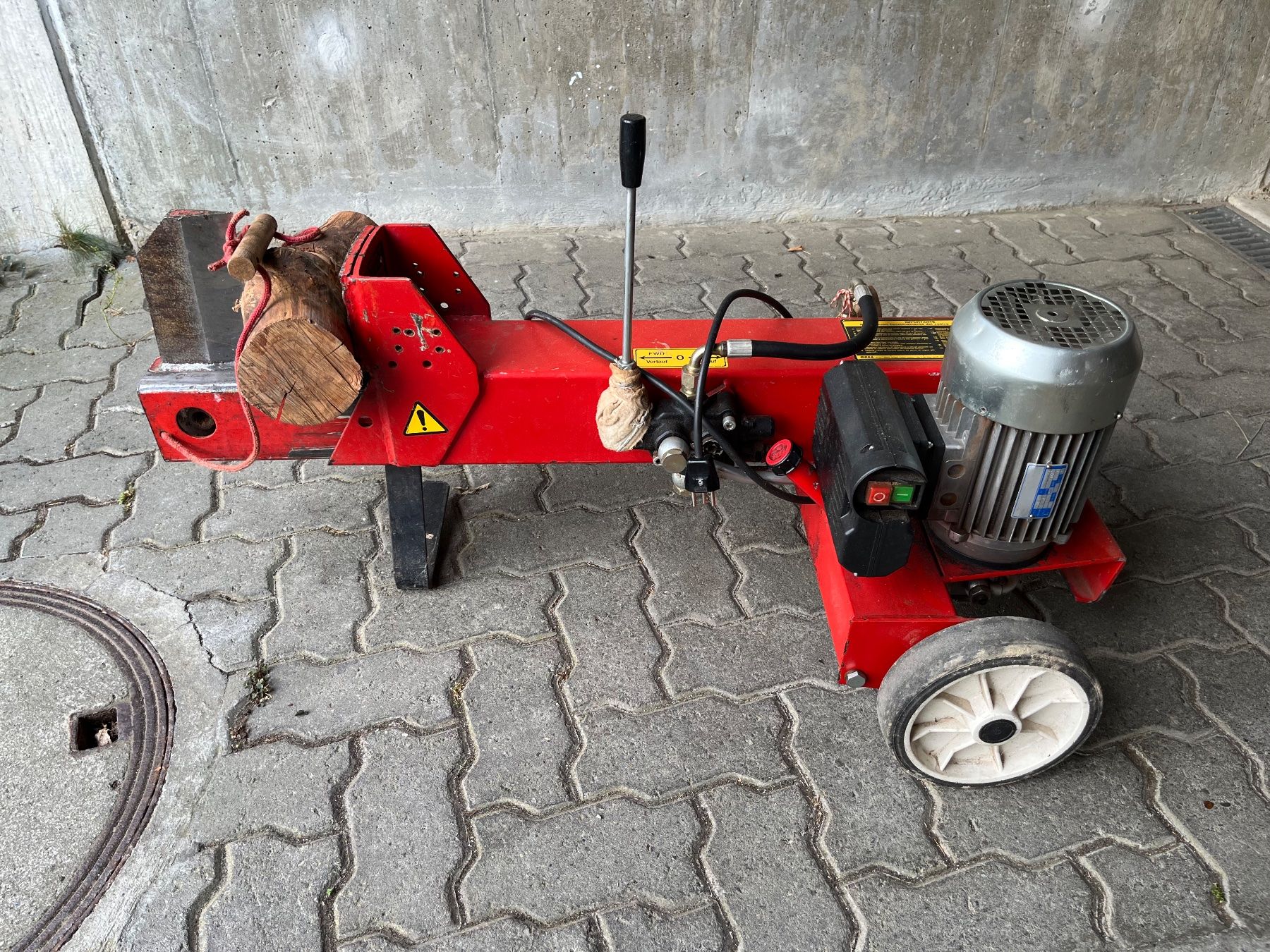 Toutes les machines: Holzspaltmaschine – D'occasion à Port par Essarts