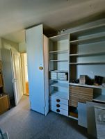 Modulares Regal- und Schrank-Kombisystem in Weiss