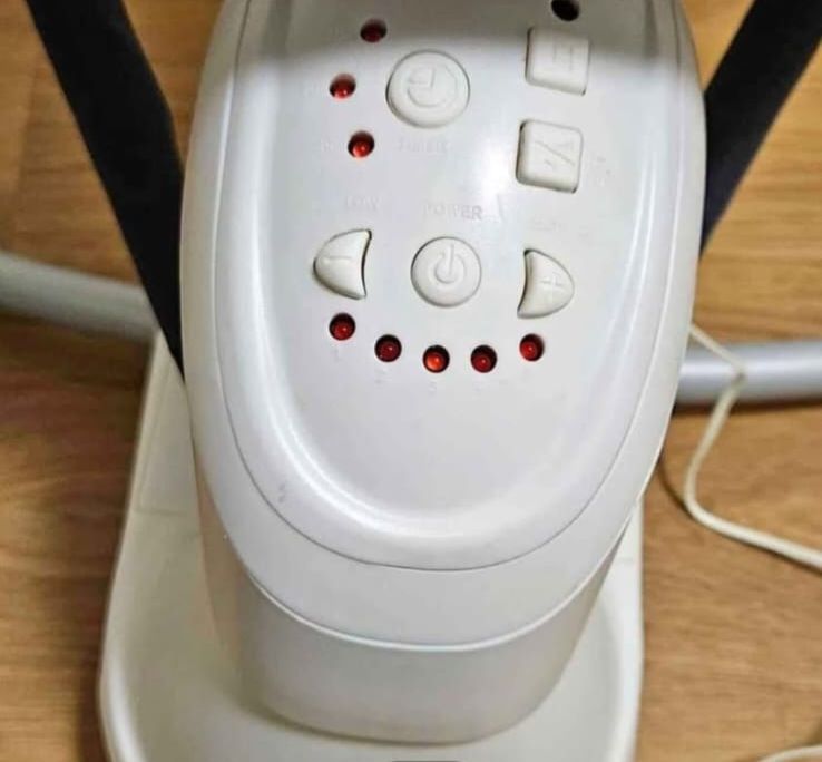 Sdraiette & Sdraiette a dondolo: Elektrische Babyschaukel – Usato da St. Gallen venduto da YAALK 1