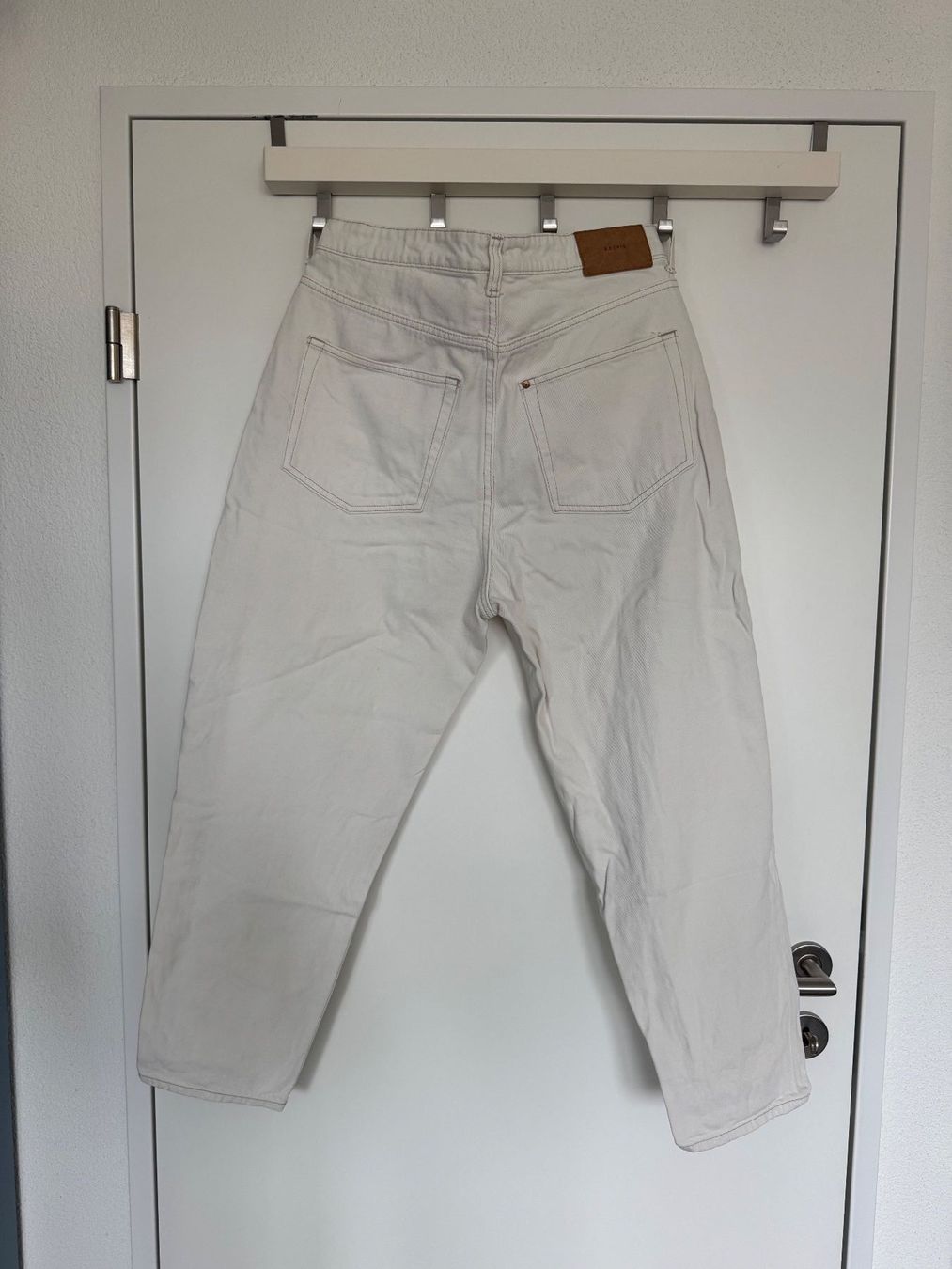 H&M Jeans: Weisse High-Waist Jeans – Usato da Winterthur venduto da TL123 3
