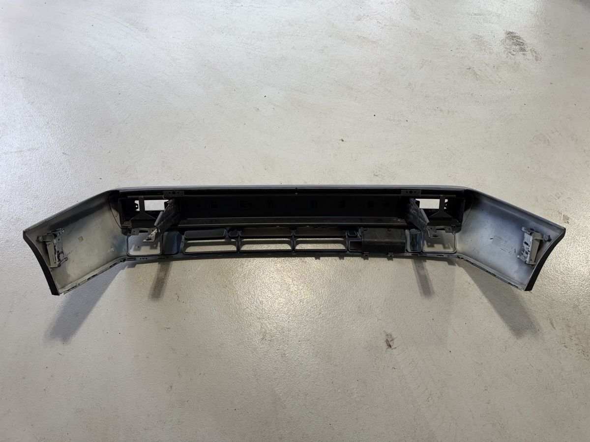 VW Tutti pezzi di ricambio auto: Original VW Golf Rallye Frontstossstange / Frontspoiler – Usato da Niederhasli venduto da Ajlina1212 8