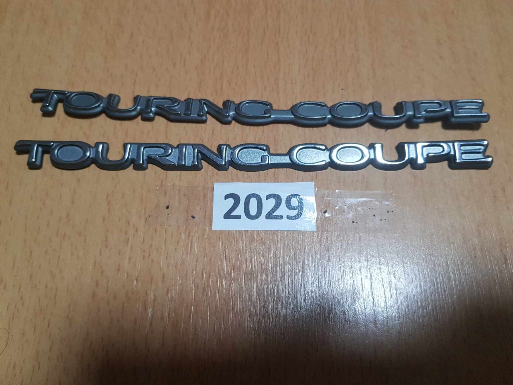 Tutti pezzi di ricambio auto: Klebe Emblem, Touring-Coupe   2stk. – Usato da Niedergösgen venduto da usc_l8gm