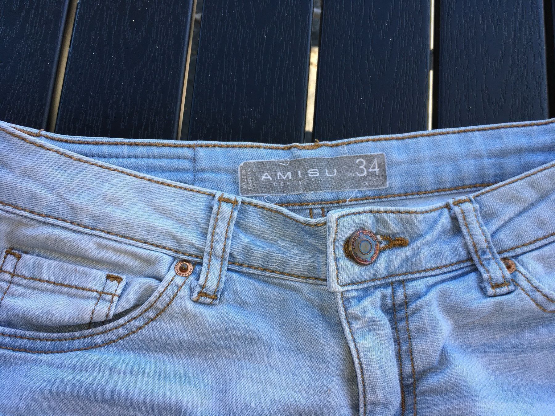 Hosen: Shorts Jeans Gr 34 Stretch AMISU – Gebraucht aus Goldau von Rjn 1