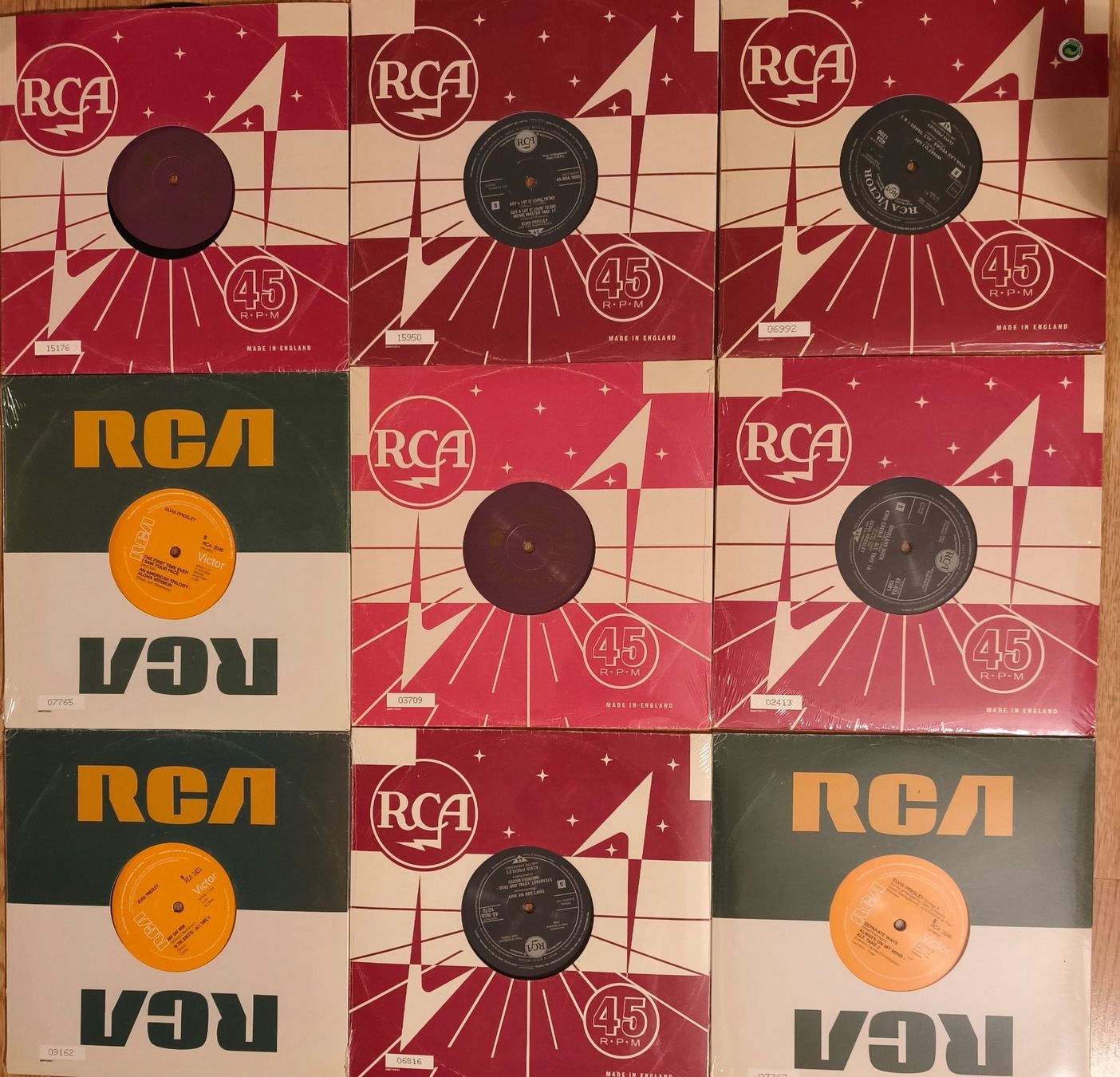 Dischi in vinile: ELVIS THE KING - BOX mit 18 x Singles 10inch Format!!  2007 – Nuovo (secondo la descrizione) da Erlinsbach SO venduto da 400_n956 6