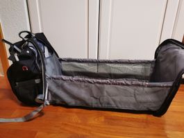 Wickelrucksack mit Babybettchen für unterwegs