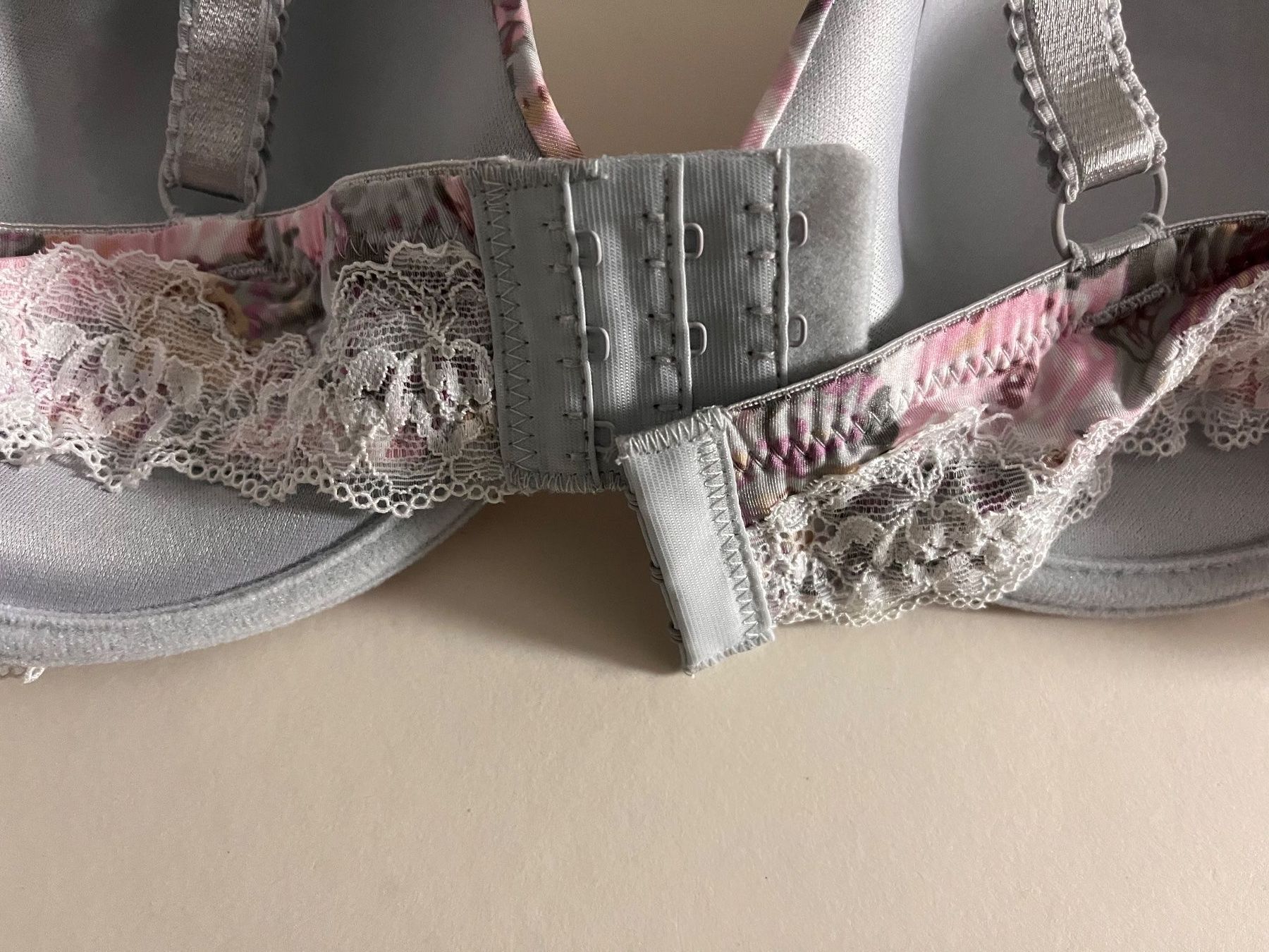 Sassa Sonstige Unterwäsche: SASSA, Schalen-BH, Grösse 85B, Farbe Hellgrau/Blumenmuster – Neu und originalverpackt aus Rudolfstetten von gst_g7xl 8